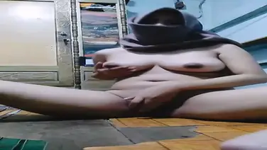 Em rau vú thâm móc lồn trên live