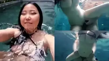 MsBreewc Main Panas Di Kolam Renang Villa